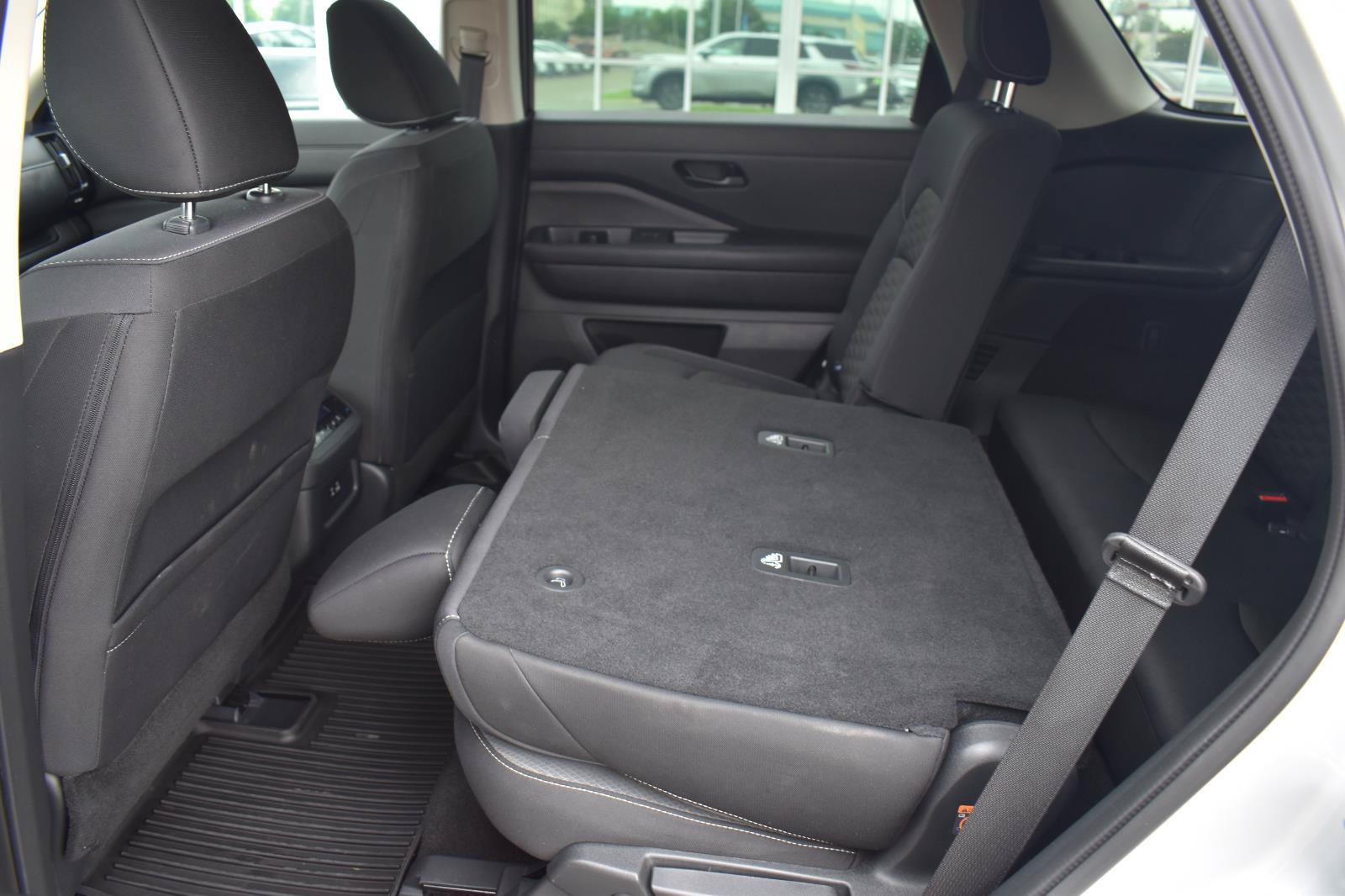 Used 2024 Nissan Pathfinder SV FWD image 51