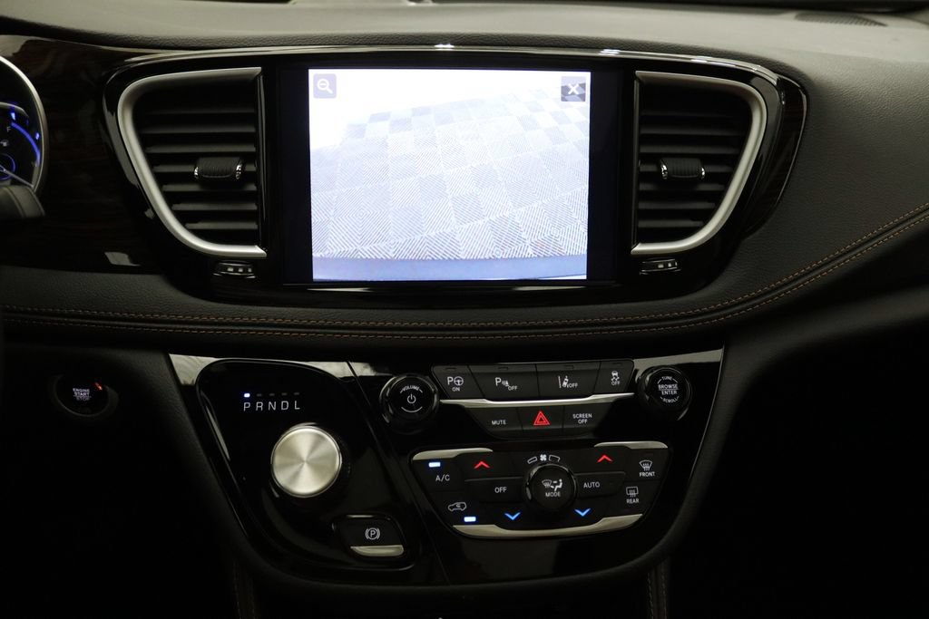 Used 2023 Chrysler Pacifica Pinnacle FWD image 30