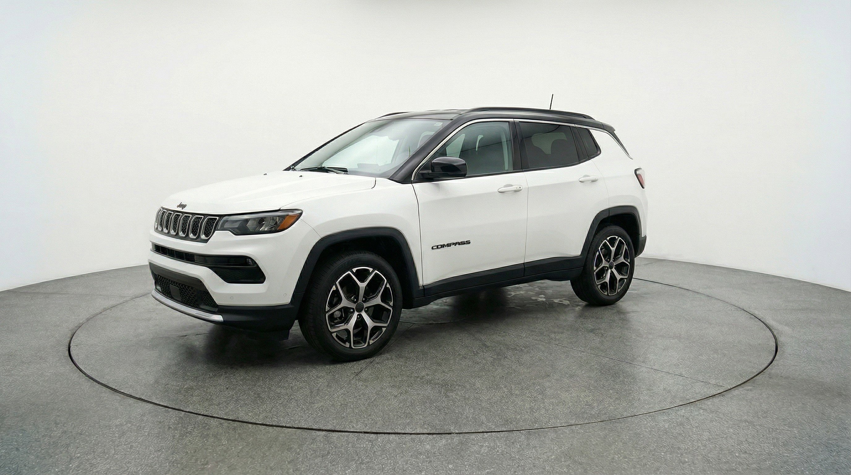 Used 2025 Jeep Compass Limited image 3