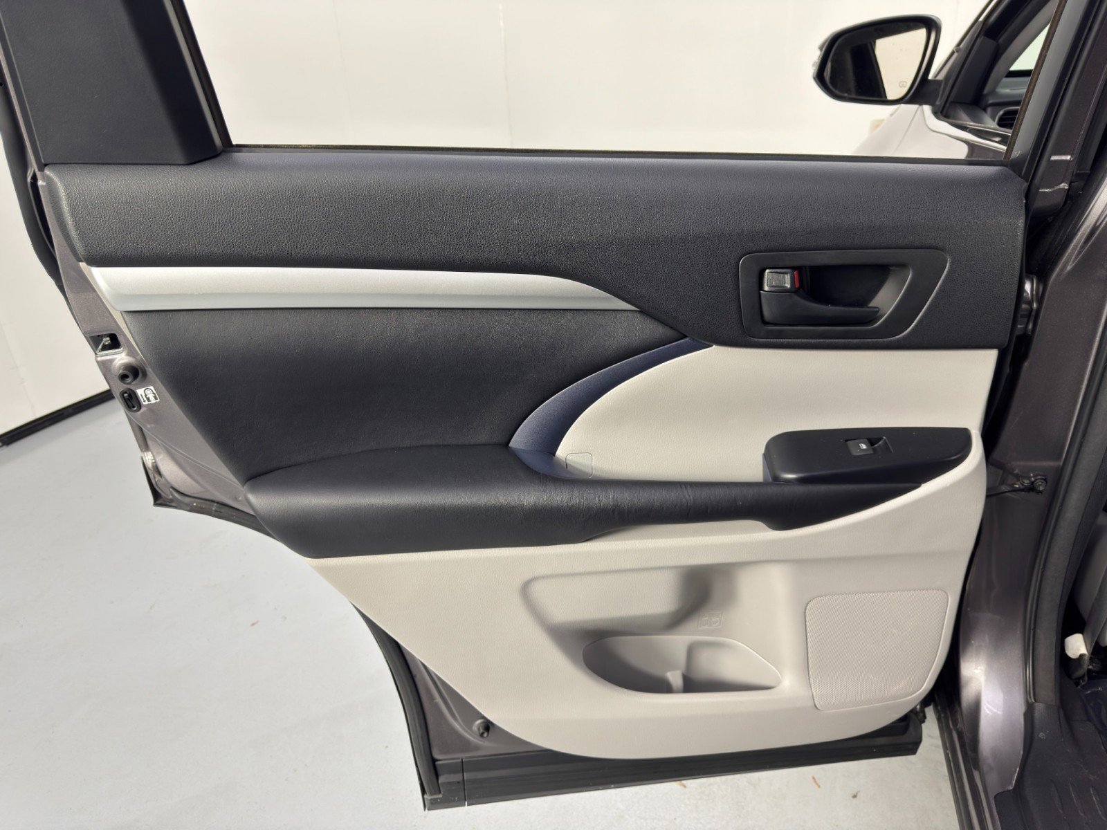 Used 2016 Toyota Highlander Plus image 36