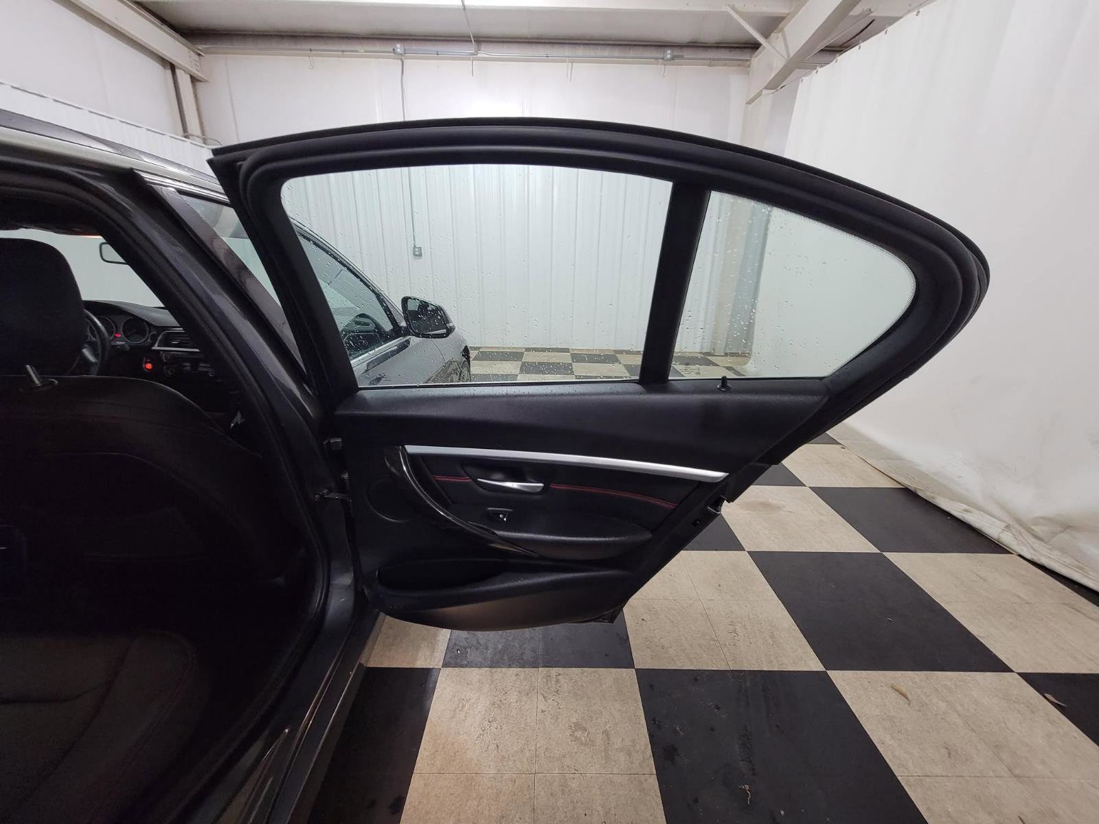 Used 2018 BMW 330i xDrive Sedan w/ Convenience Package image 18