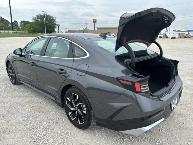 Used 2025 Hyundai Sonata SEL FWD image 3