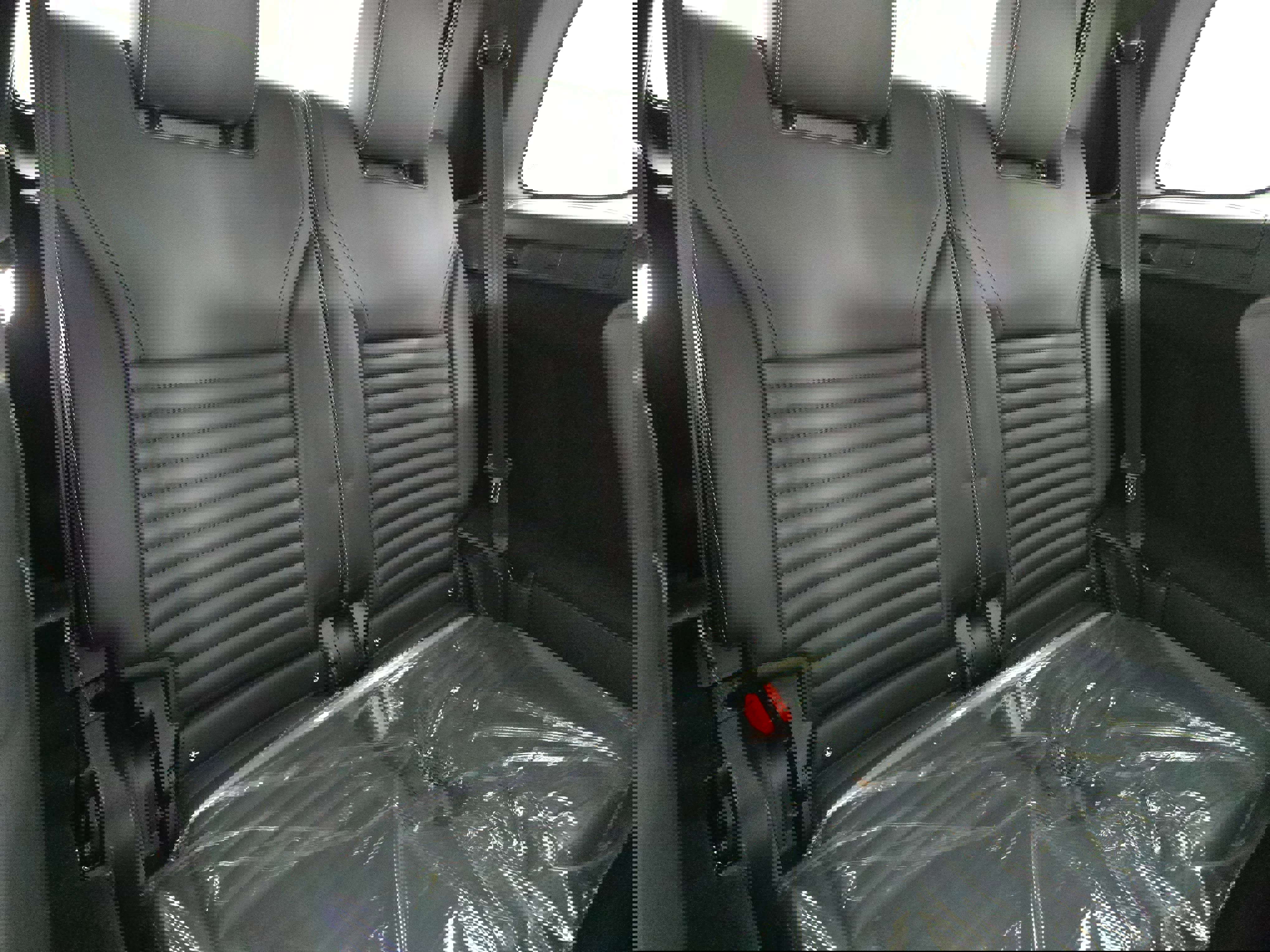 Certified 2025 Land Rover Discovery S image 12