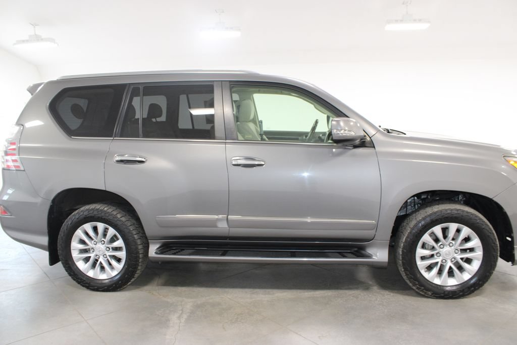Used 2014 Lexus GX 460 w/ Premium Package AWD/4WD image 11