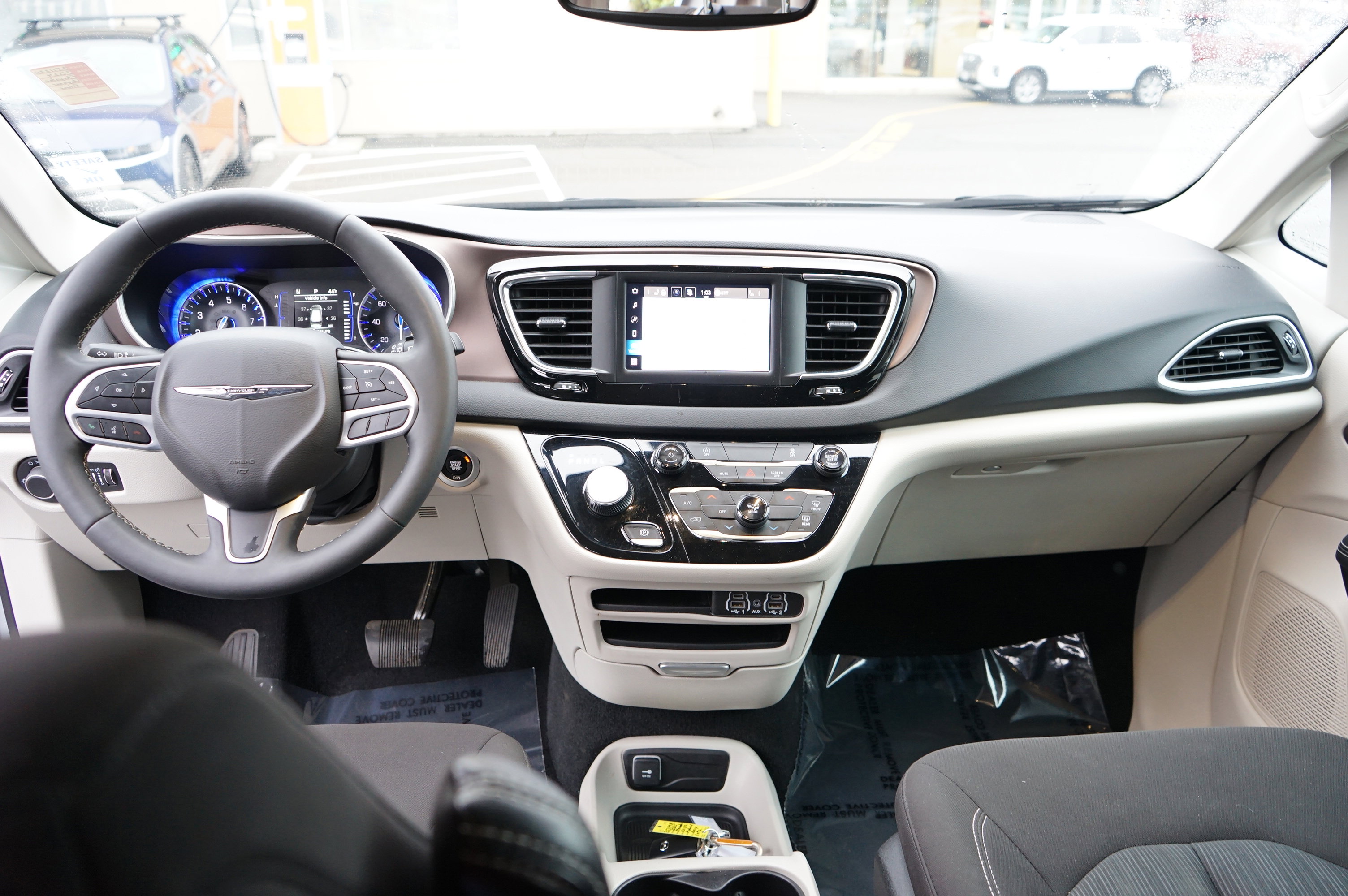 Used 2024 Chrysler Voyager LX image 13