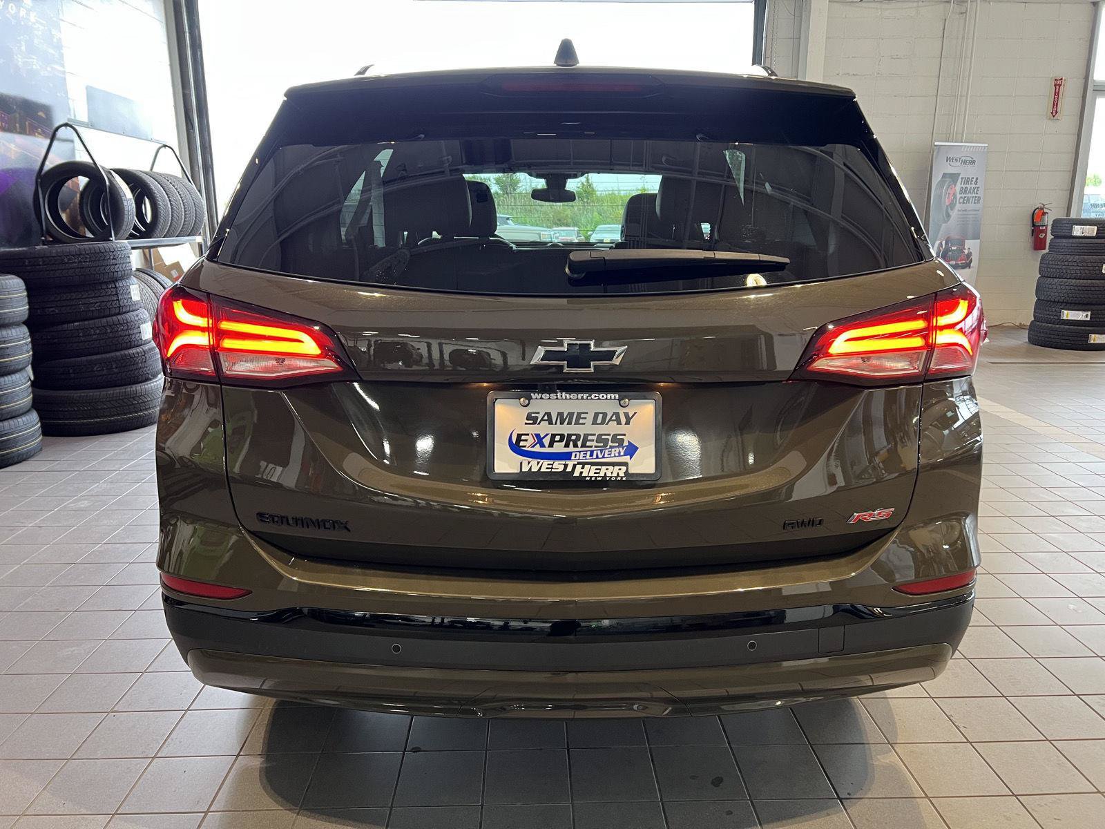Used 2024 Chevrolet Equinox RS AWD/4WD image 8