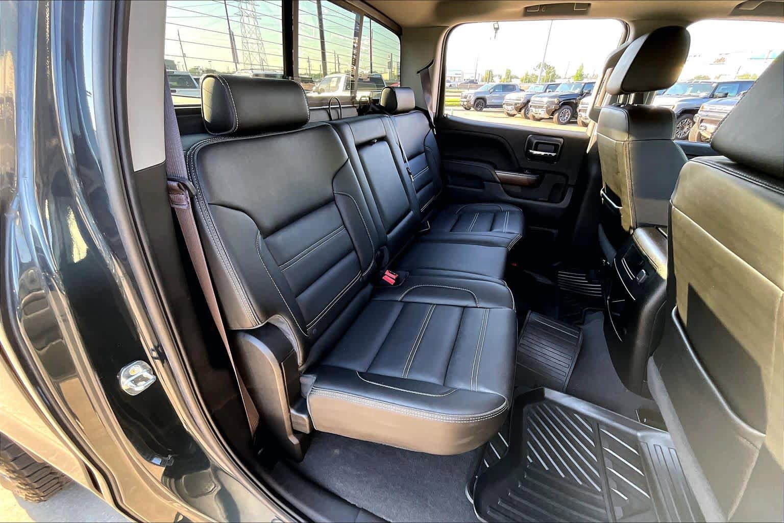 Used 2017 GMC Sierra 2500 Denali w/ Duramax Plus Package AWD/4WD image 20