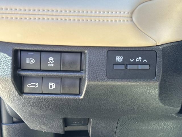 Used 2022 Toyota Avalon XLE image 17