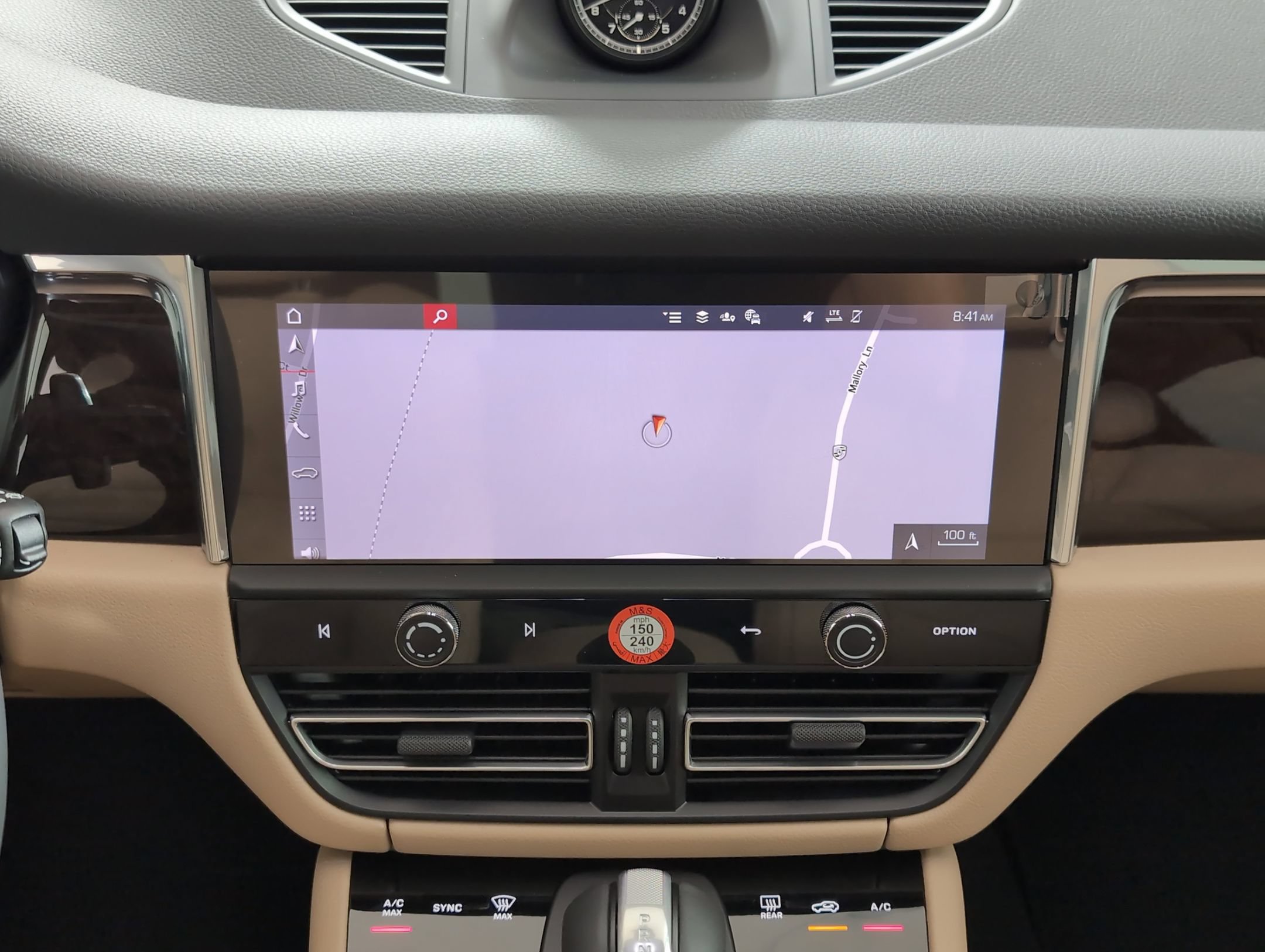 Certified 2025 Porsche Macan AWD/4WD image 22