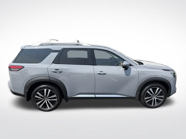 Used 2025 Nissan Pathfinder Platinum AWD/4WD image 8