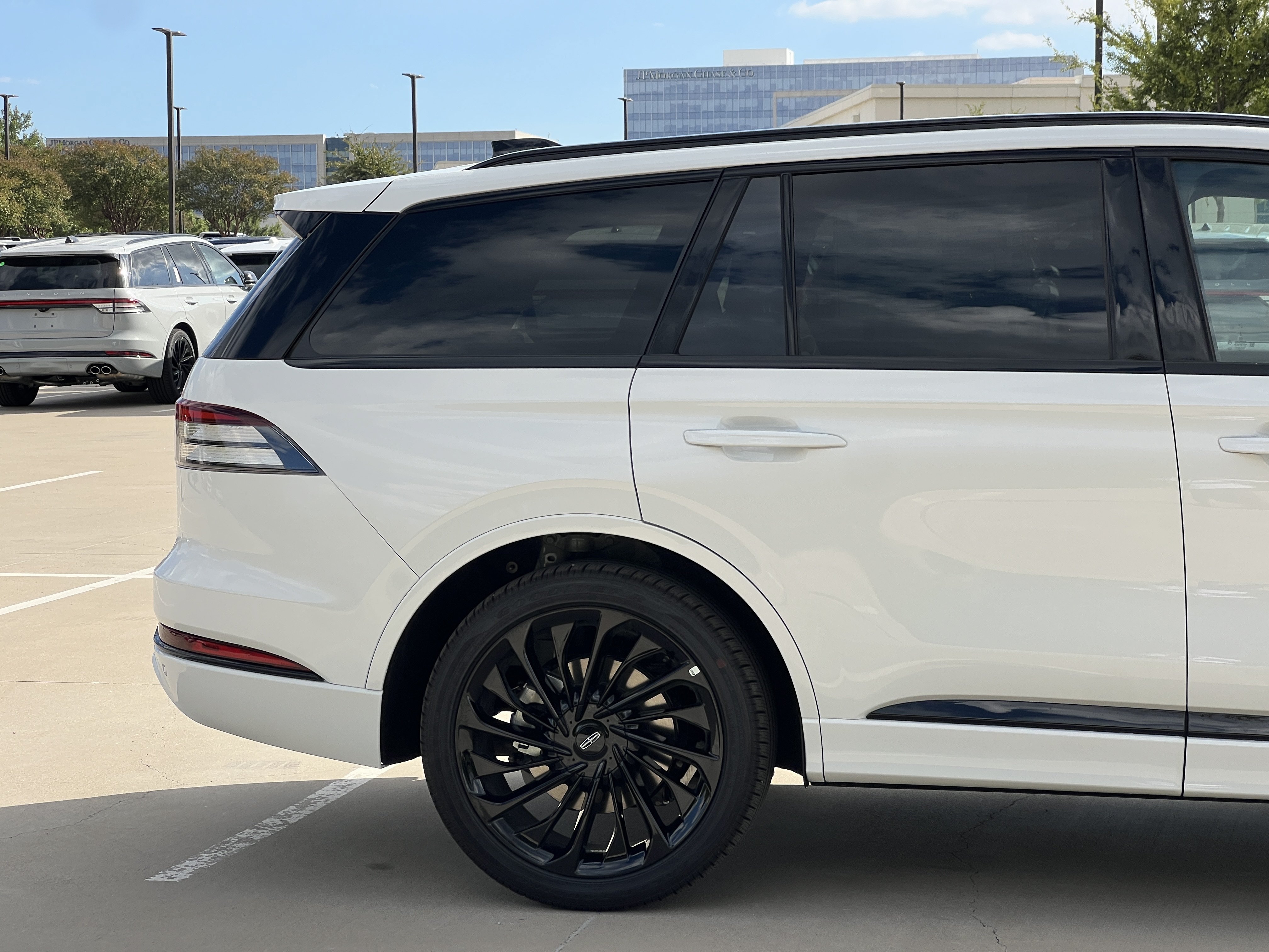 New 2027 Lincoln Aviator Reserve w/ Luxury Package RWD image 11