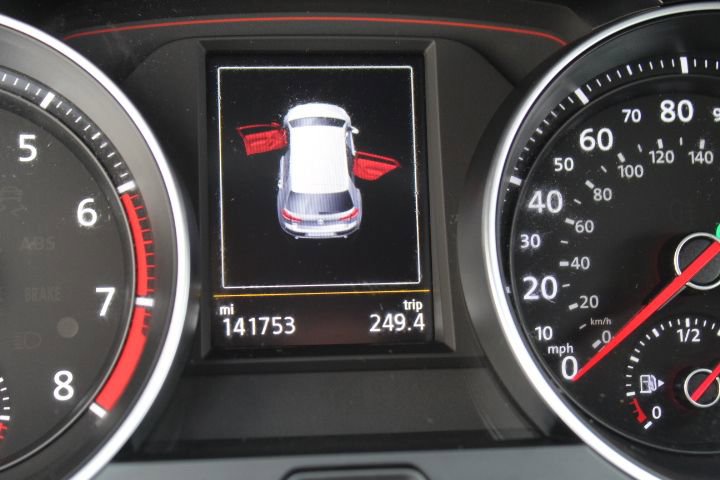 Used 2016 Volkswagen Golf S image 21