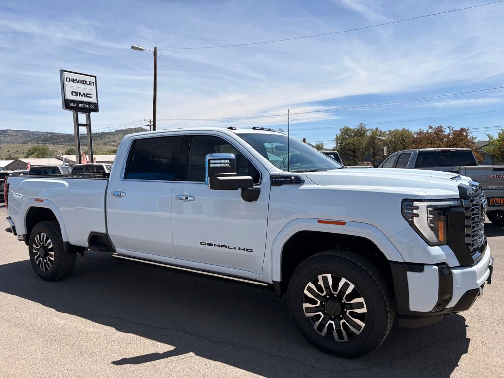 New 2026 GMC Sierra 3500 Denali Ultimate w/ LPO, Black Badging Package AWD/4WD image 3