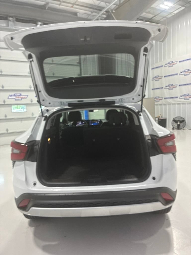 Used 2025 Chevrolet Trax LT FWD image 31