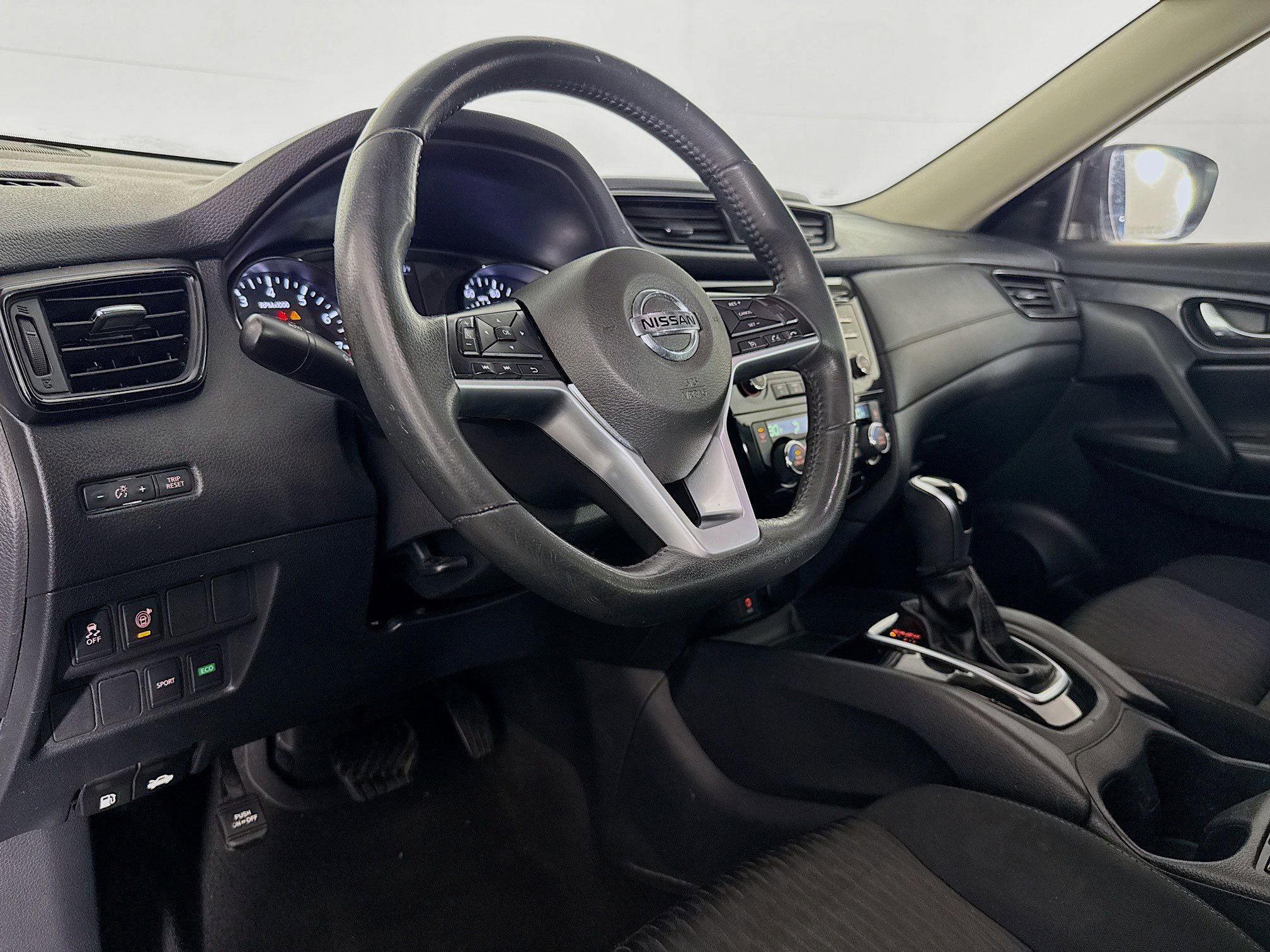 Used 2017 Nissan Rogue SV FWD image 22
