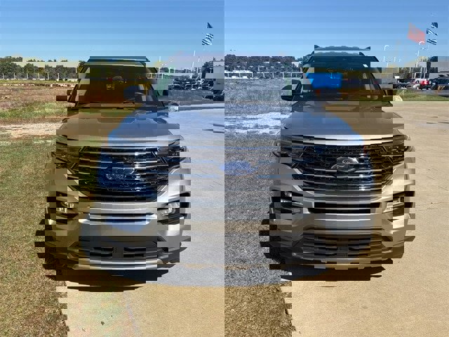 Used 2021 Ford Explorer XLT w/ Equipment Group 202A image 8