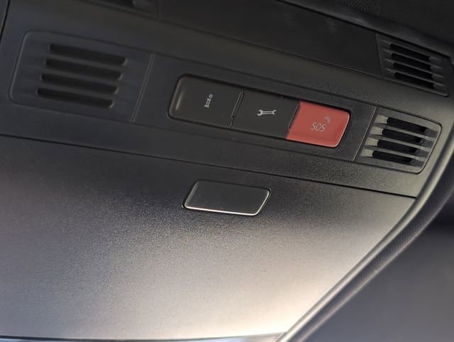 Used 2019 Volkswagen Golf R 4-Door image 18