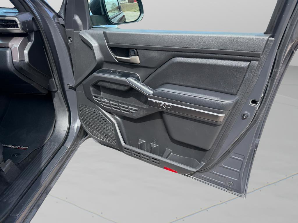 Used 2025 Toyota Tacoma TRD Off-Road image 11