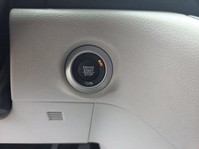 Used 2023 Chrysler Pacifica Touring-L FWD image 21