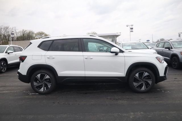 New 2026 Volkswagen Taos SE image 4