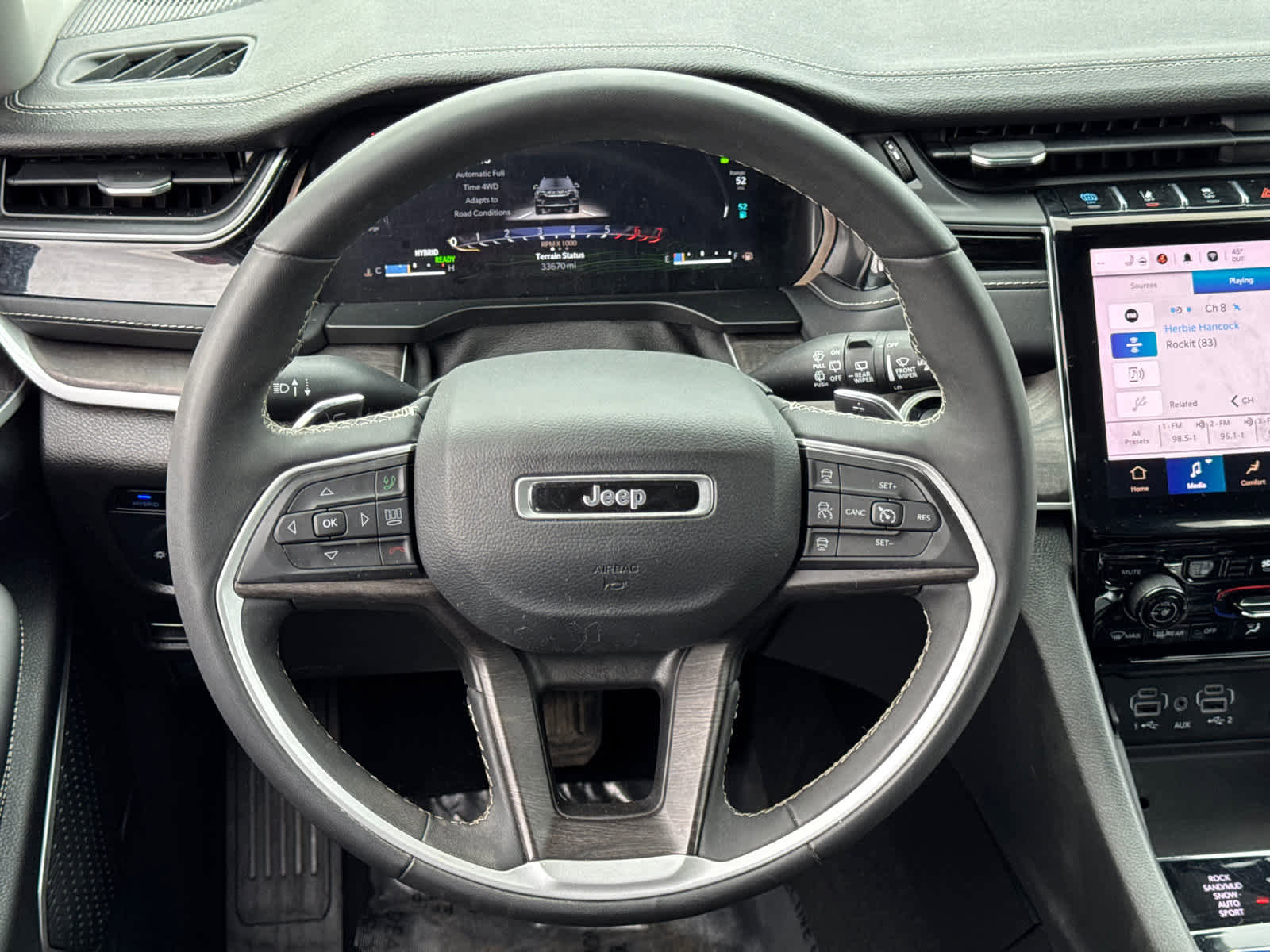 Used 2023 Jeep Grand Cherokee 4WD 4xe w/ Luxury Tech Group II image 17