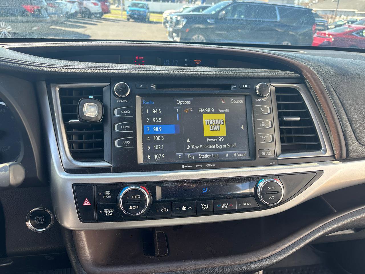 Used 2017 Toyota Highlander XLE image 22