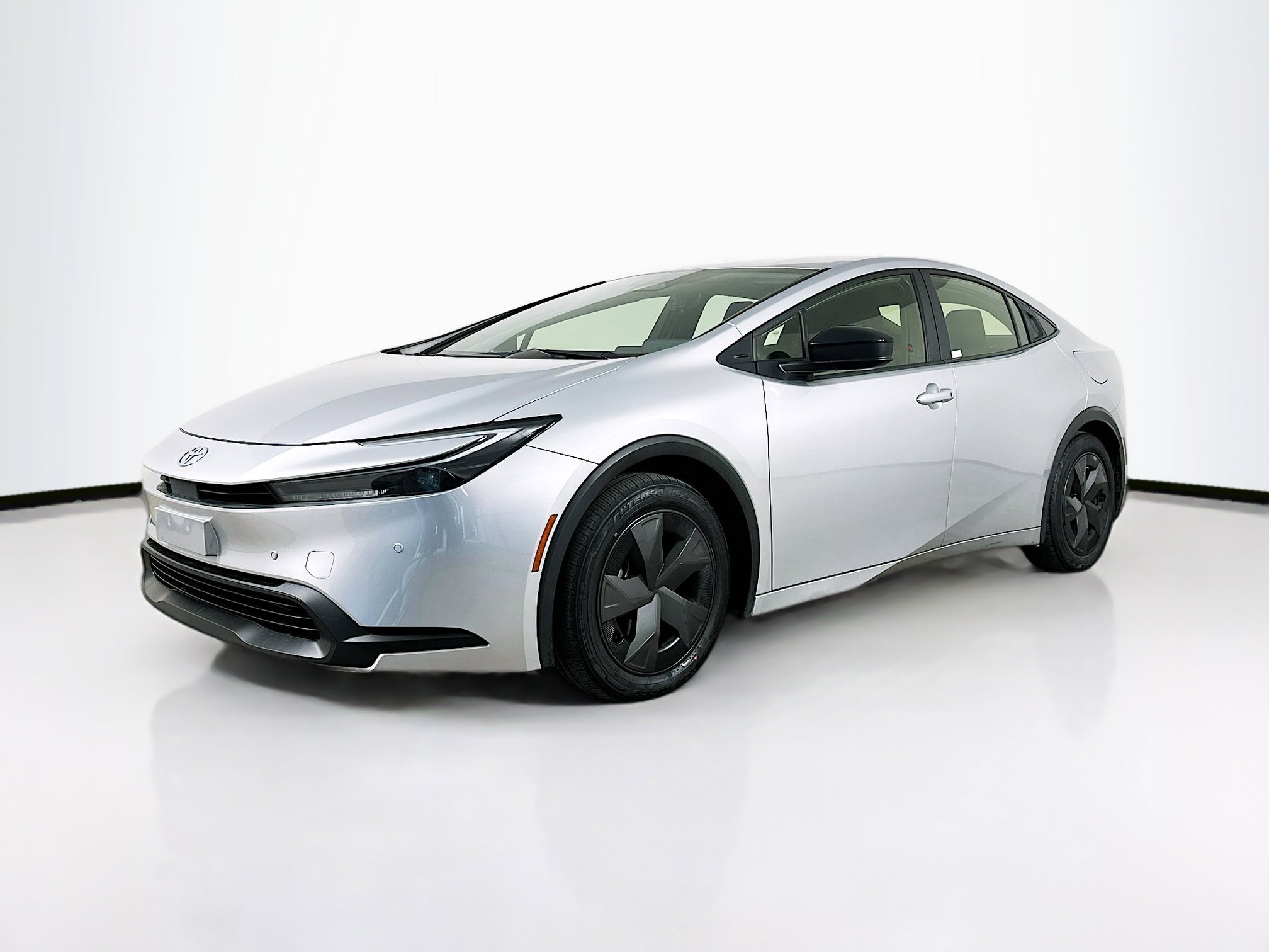 Used 2024 Toyota Prius LE image 3