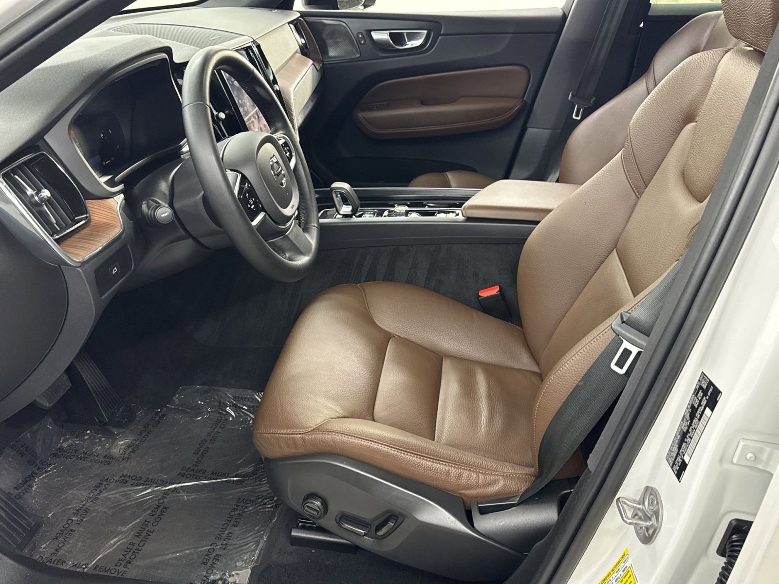 Used 2023 Volvo XC60 B5 Plus w/ Climate Package image 2