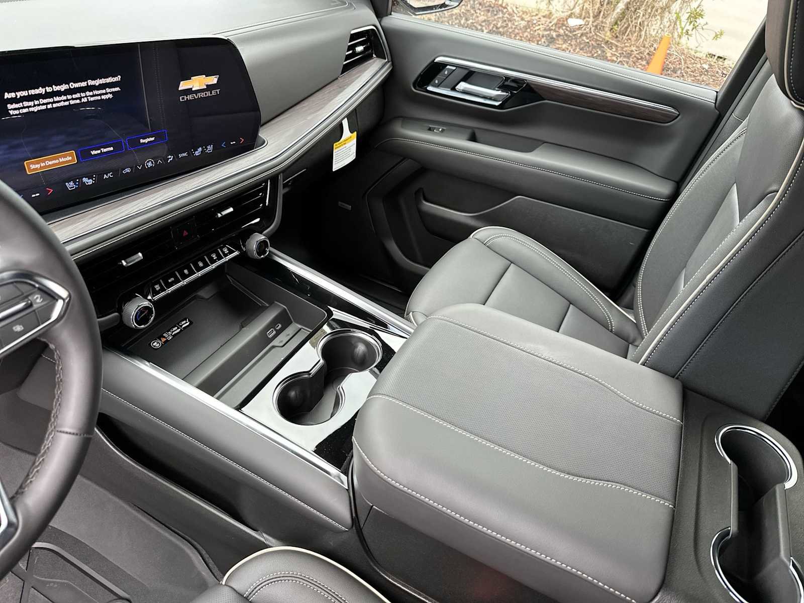 New 2026 Chevrolet Suburban Premier image 21