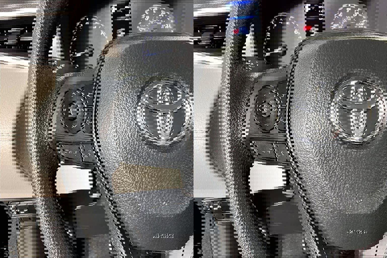 Used 2025 Toyota Corolla Cross L image 22