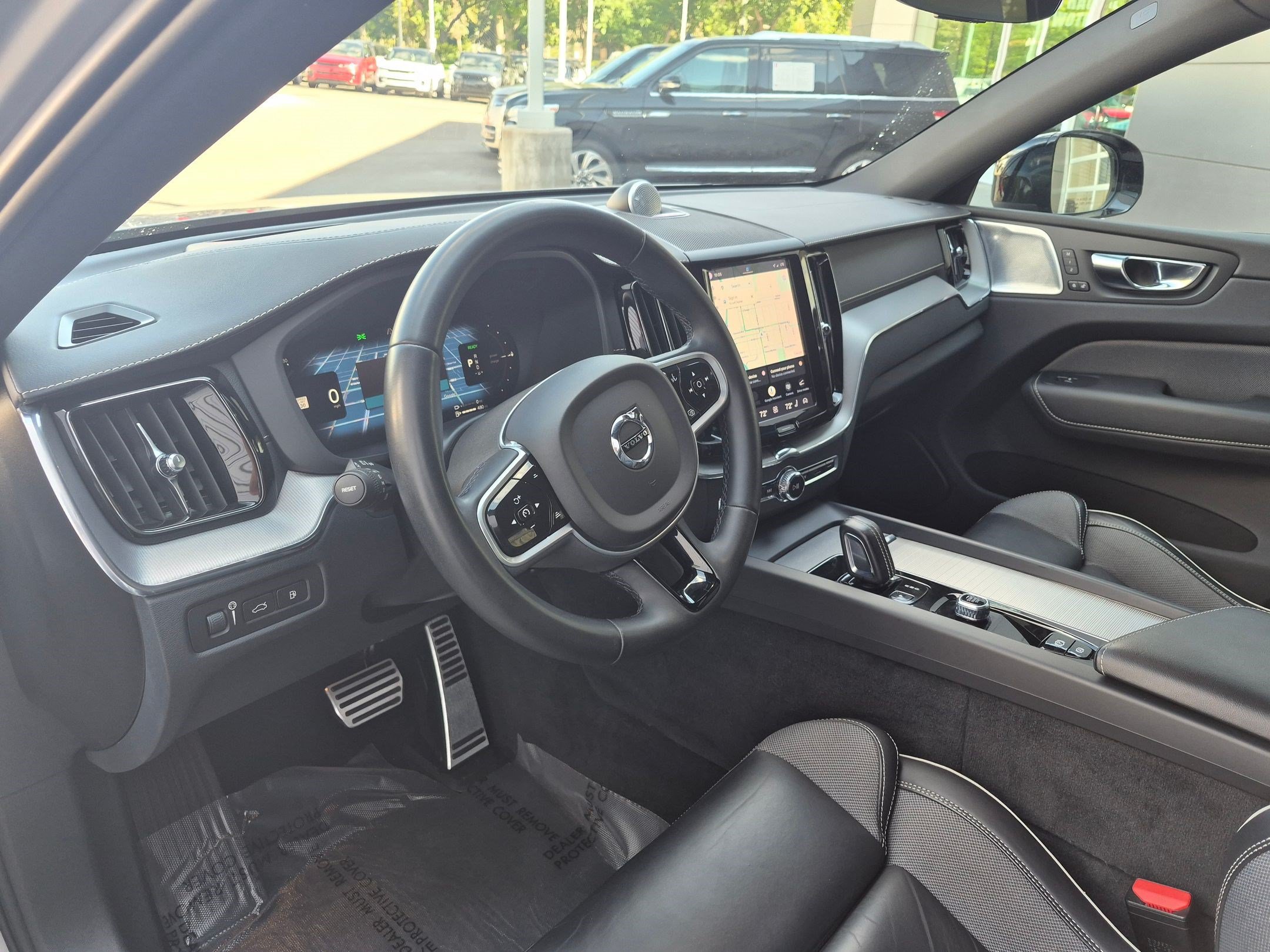 Used 2022 Volvo XC60 T8 R-Design w/ Advanced Package AWD/4WD image 14