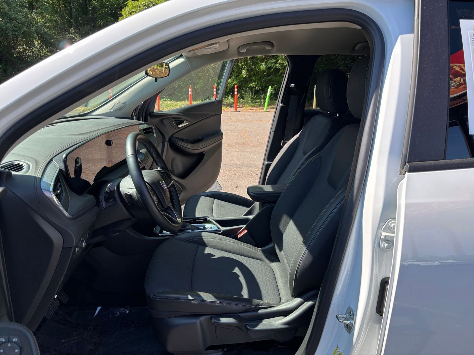 Used 2025 Buick Encore GX Preferred FWD image 25