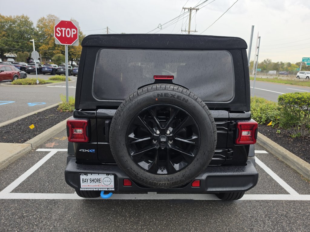 Used 2024 Jeep Wrangler Unlimited Sahara AWD/4WD image 6