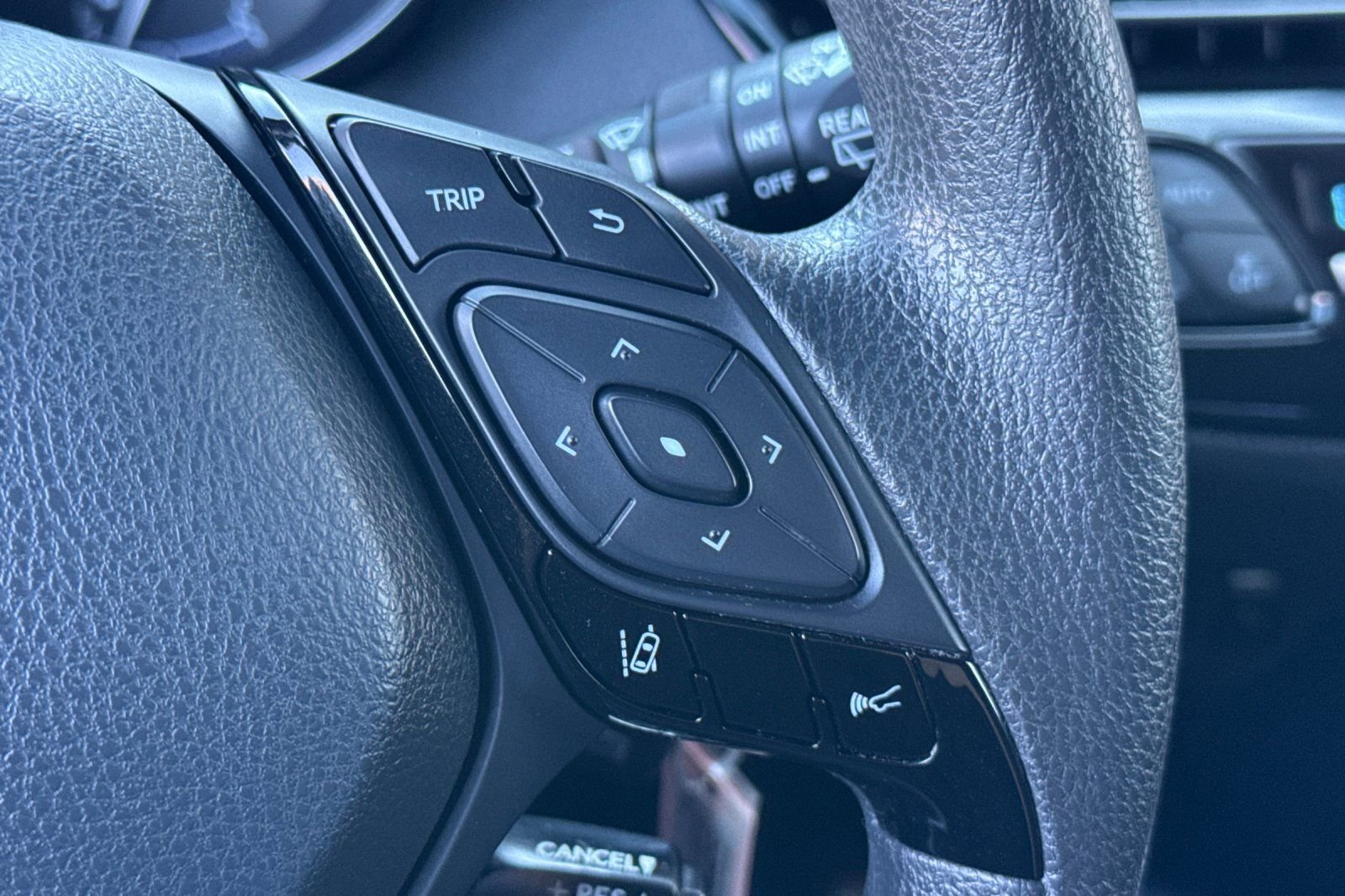 Used 2019 Toyota C-HR LE image 35