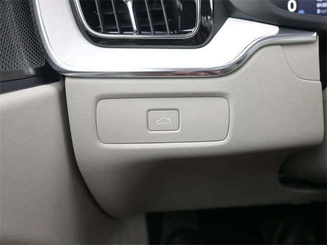 New 2026 Volvo XC60 B5 Ultra w/ Protection Package Premier image 30