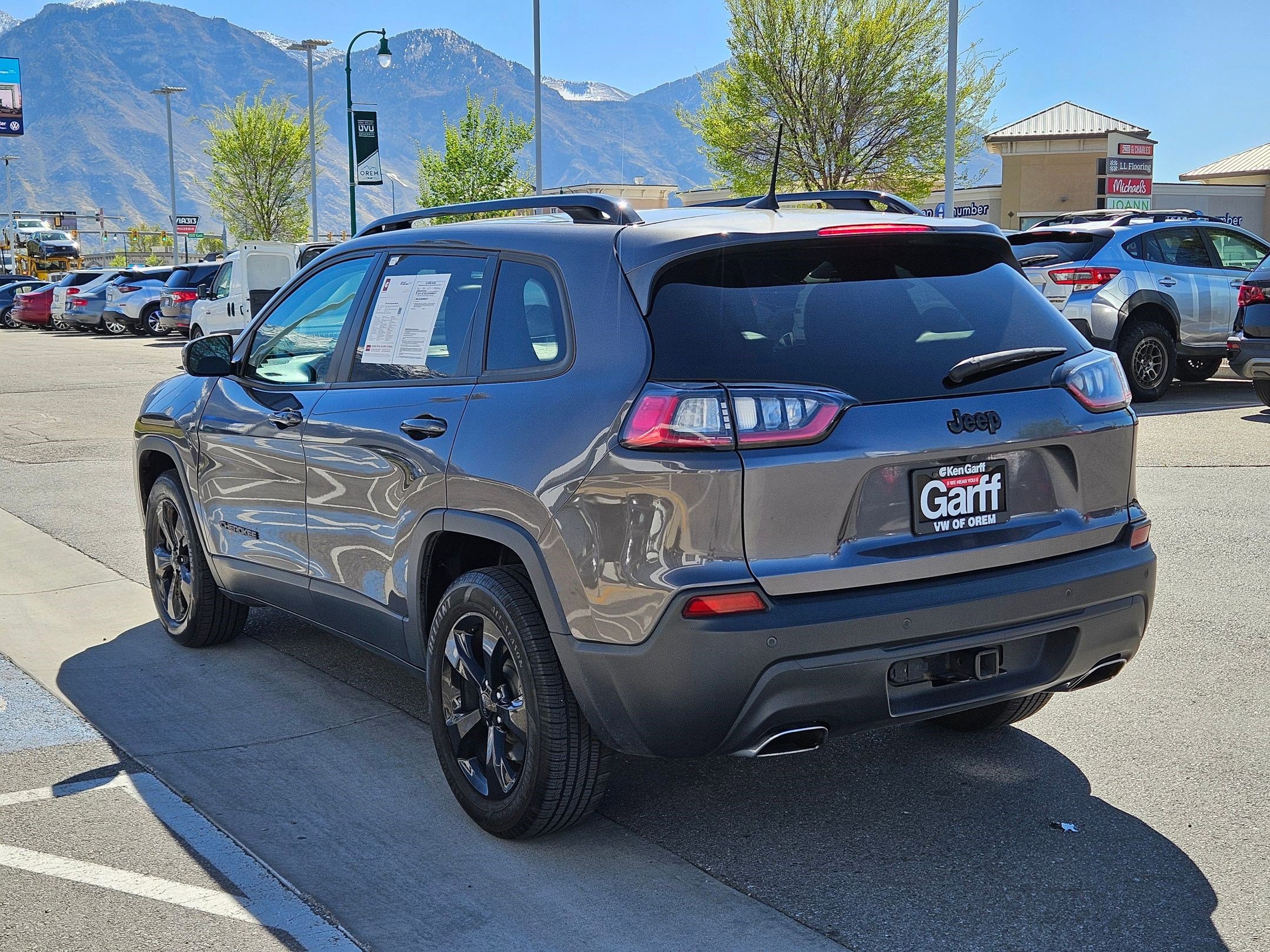Used 2020 Jeep Cherokee Latitude Plus w/ Cold Weather Group AWD/4WD image 8