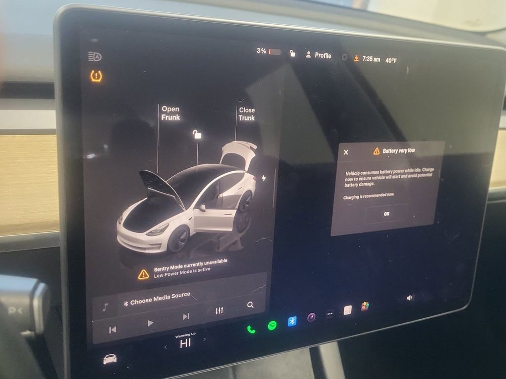 Used 2023 Tesla Model 3 Standard Range image 2