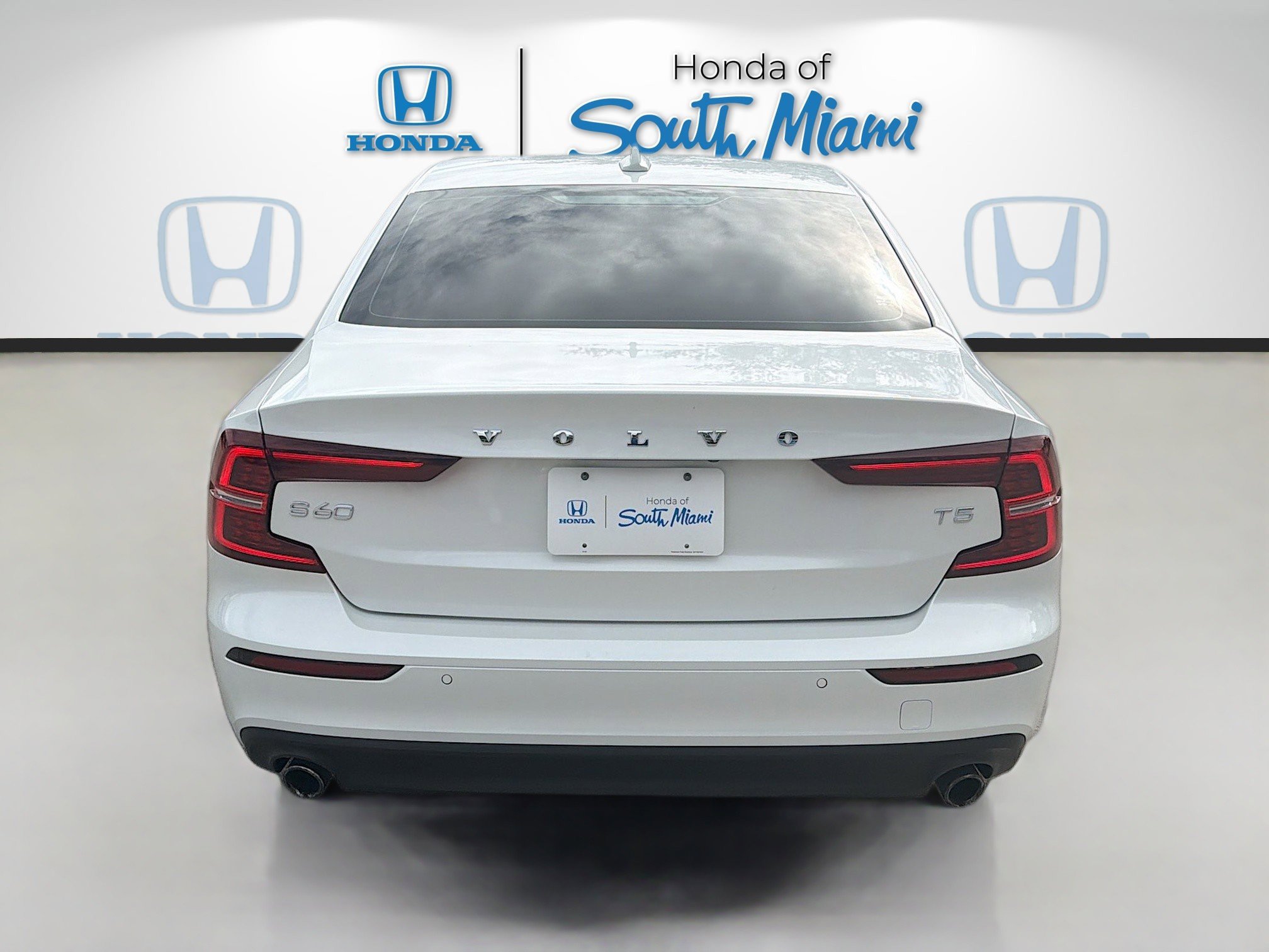 Used 2020 Volvo S60 T5 Momentum image 6