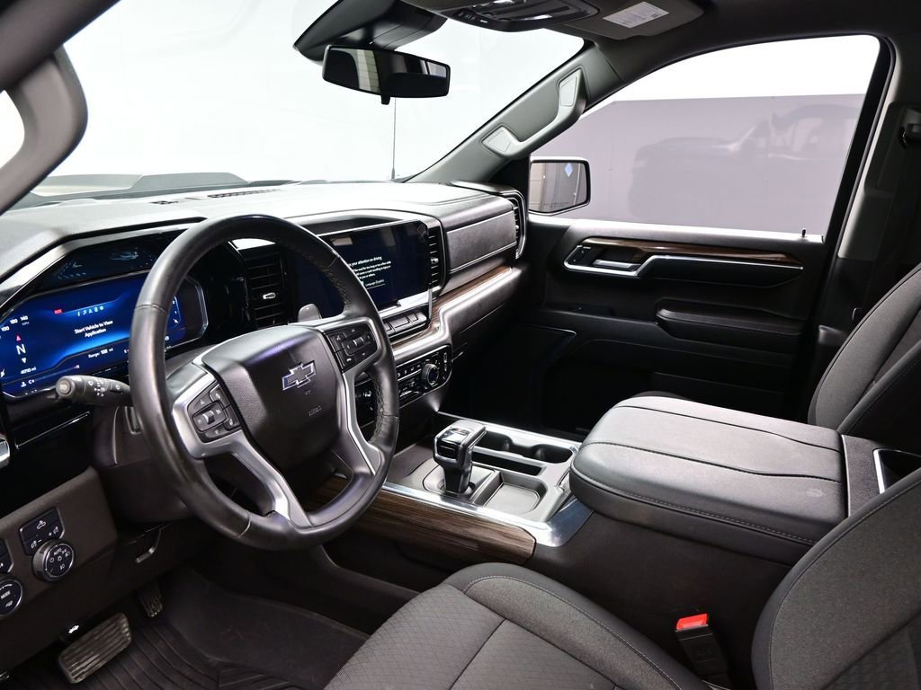 Used 2024 Chevrolet Silverado 1500 LT Trail Boss w/ LPO, Dark Essentials Package image 8