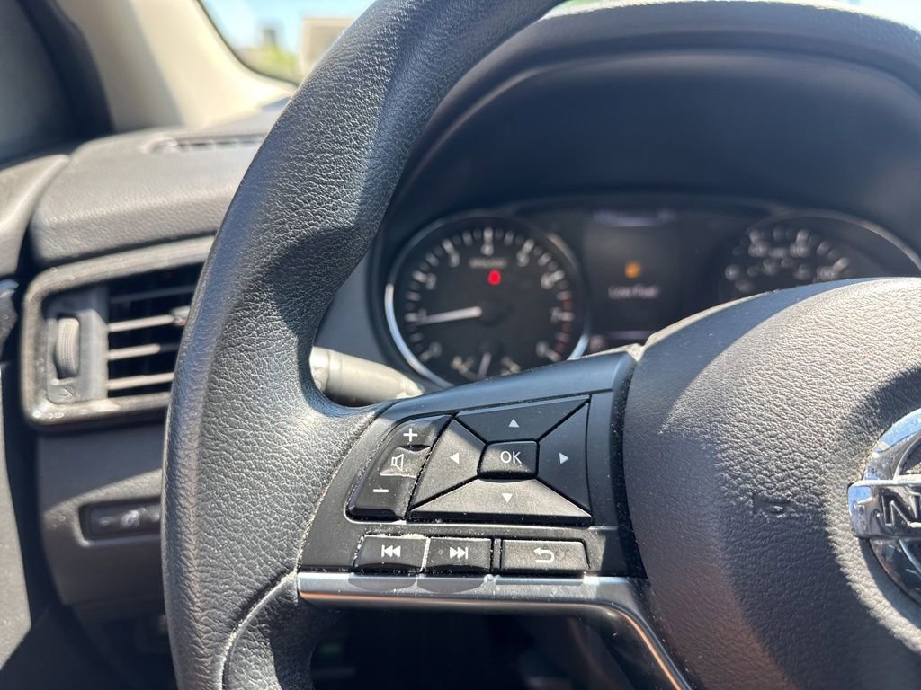 Used 2018 Nissan Rogue Sport SV AWD/4WD image 16