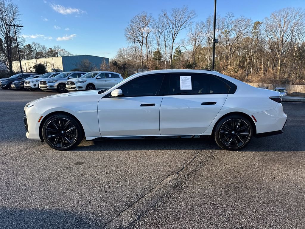 Used 2023 BMW 760i xDrive image 3