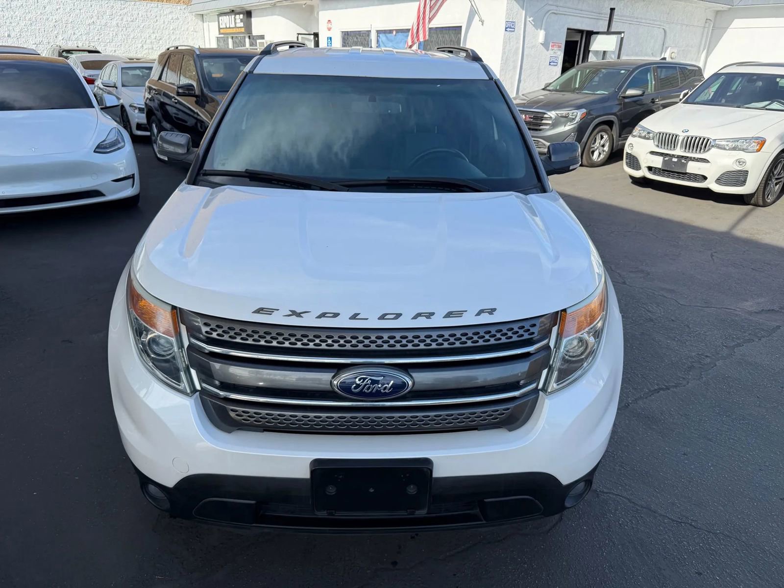 Used 2015 Ford Explorer XLT w/ Equipment Group 202A AWD/4WD image 8