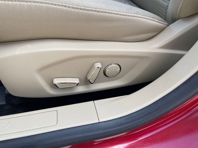 Used 2016 Ford Fusion SE FWD image 16