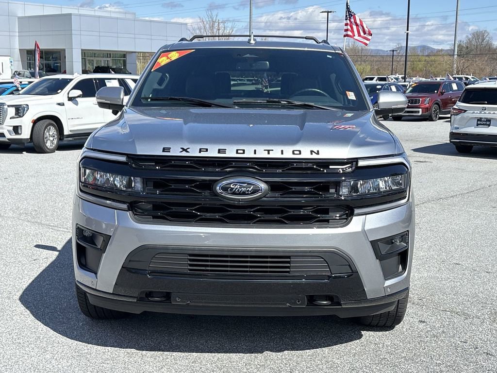 Used 2023 Ford Expedition Limited image 5