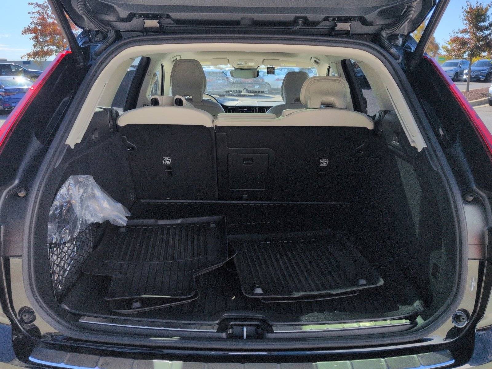 New 2025 Volvo XC60 T8 Plus w/ Protection Package Premier image 26