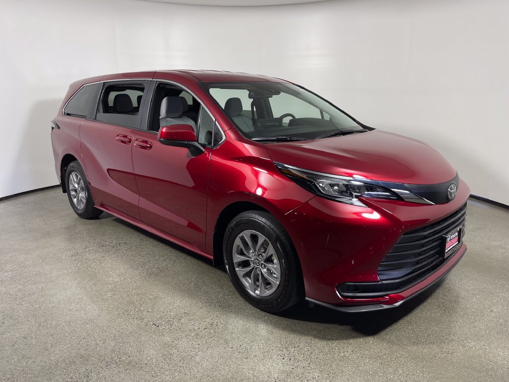 New 2026 Toyota Sienna LE FWD 360° Tour