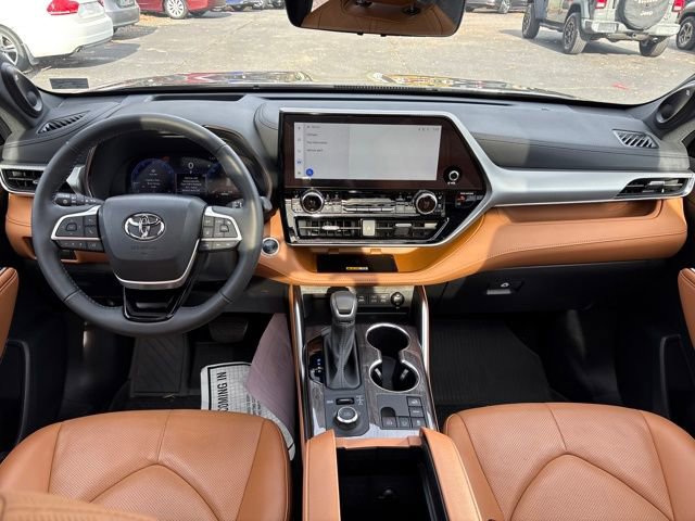 Used 2024 Toyota Highlander Platinum image 29