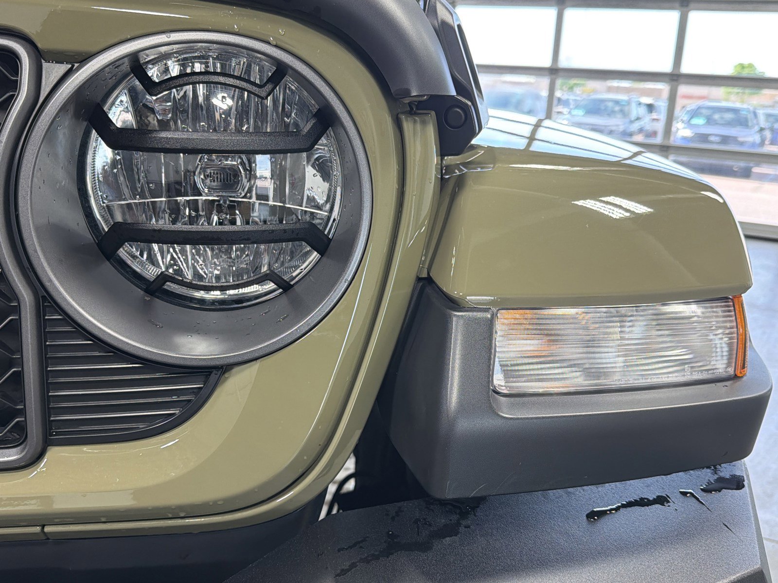 Used 2025 Jeep Gladiator Sport AWD/4WD image 16