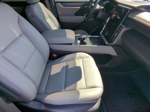 Used 2026 GMC Acadia Elevation w/ Elevation Premium Package FWD image 20