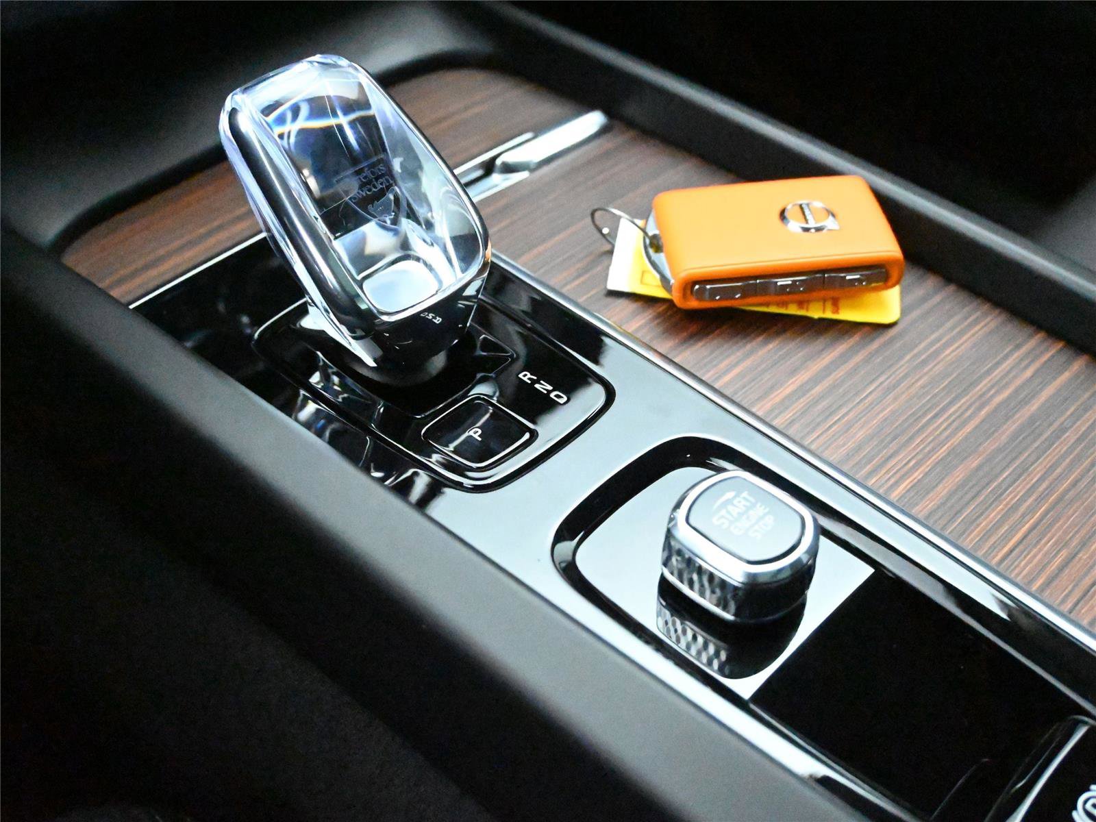 Used 2023 Volvo XC60 B6 Ultimate w/ Climate Package image 6